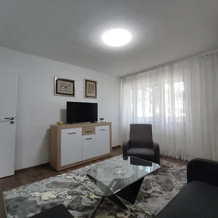 Apartamento Two Bedroom - Adelko